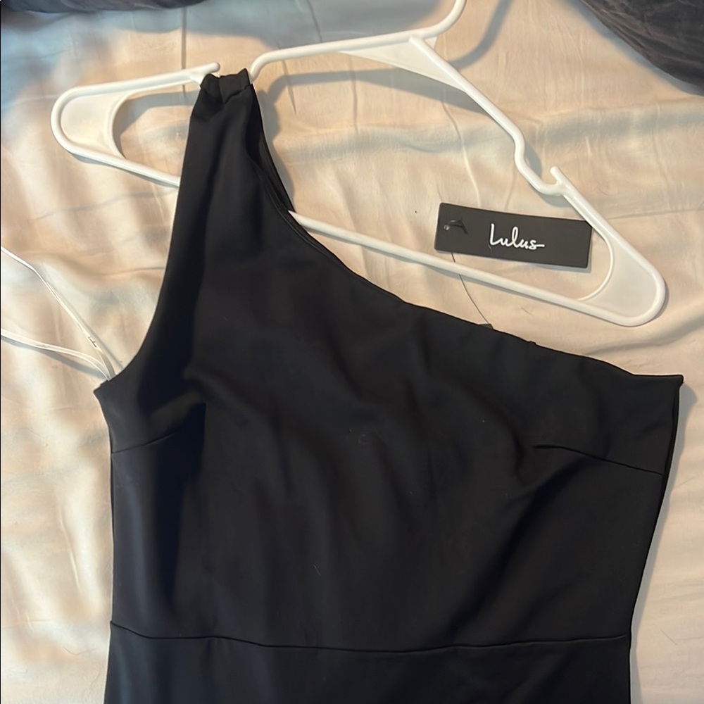 Lulu’s Good Times Only Black One-Shoulder Maxi Dress